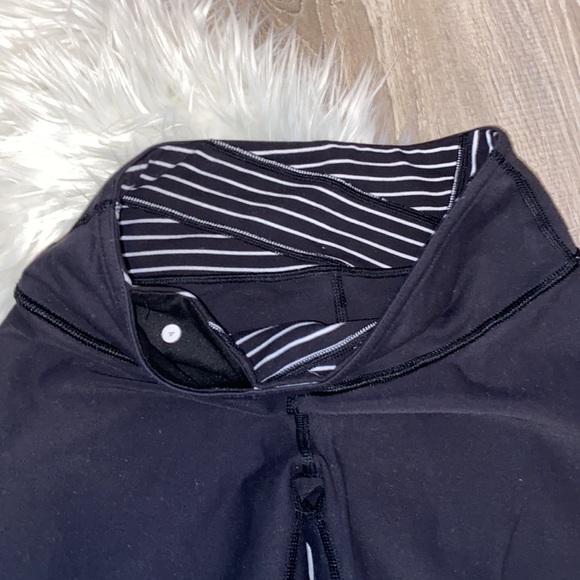 Lulu Reversible Leggings - Picture 11 of 13